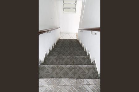 Casa à venda com 68m², 2 quartos e 1 vaga Casa à venda com 68m², 2 quartos e 1 vagaEscada