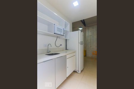 Apartamento para alugar com 26m², 1 quarto e sem vaga Apartamento para alugar com 26m², 1 quarto e sem vagaCozinha - Armários