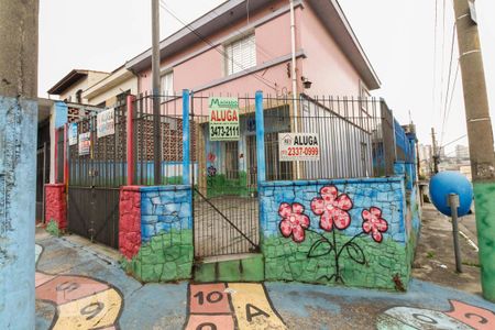 Casa para alugar com 108m², 2 quartos e 1 vaga Casa para alugar com 108m², 2 quartos e 1 vagaFachada