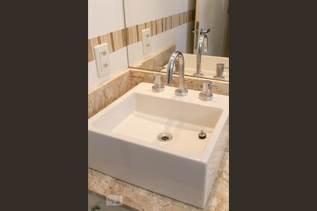 Apartamento para alugar com 80m², 2 quartos e sem vagaBanheiro - Torneira