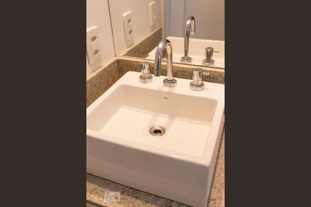 Apartamento para alugar com 80m², 2 quartos e sem vagaBanheiro - Torneira