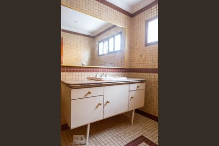 Casa para alugar com 136m², 3 quartos e 1 vaga Casa para alugar com 136m², 3 quartos e 1 vagaBanheiro Social