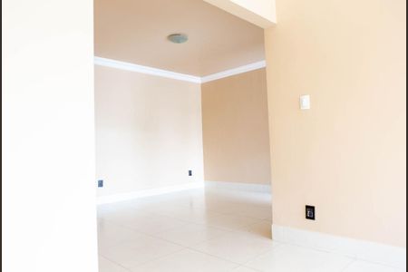 Casa para alugar com 136m², 3 quartos e 1 vaga Casa para alugar com 136m², 3 quartos e 1 vagaSala