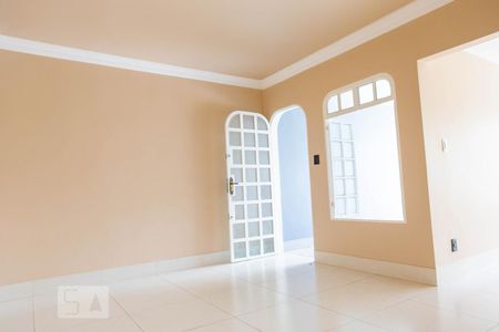 Casa para alugar com 136m², 3 quartos e 1 vaga Casa para alugar com 136m², 3 quartos e 1 vagaSala