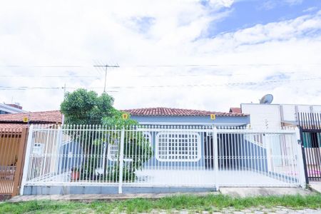 Casa para alugar com 136m², 3 quartos e 1 vaga Casa para alugar com 136m², 3 quartos e 1 vagaFachada