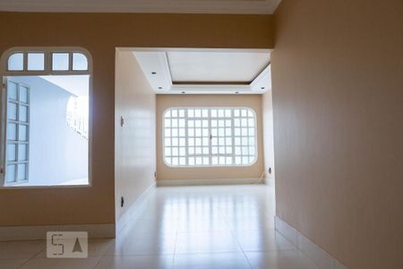 Casa para alugar com 136m², 3 quartos e 1 vaga Casa para alugar com 136m², 3 quartos e 1 vagaSala