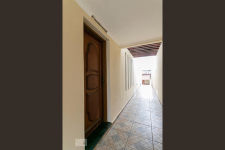 Casa à venda com 200m², 3 quartos e 5 vagasCorredor Externo