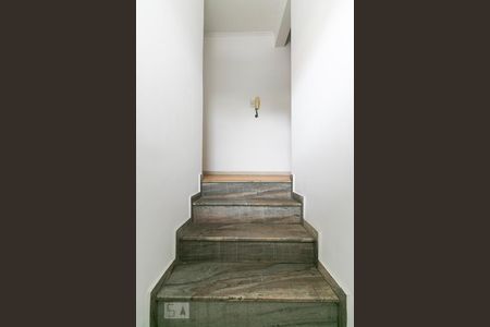 Casa à venda com 200m², 3 quartos e 5 vagasEscadas