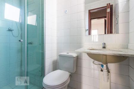 Banheiro de apartamento para alugar com 2 quartos, 50m² em Piqueri, São Paulo
