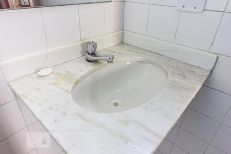 Banheiro de apartamento para alugar com 2 quartos, 50m² em Piqueri, São Paulo