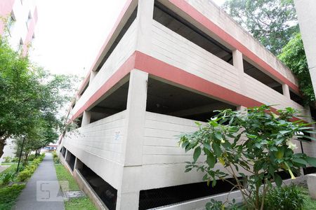 Apartamento à venda com 32m², 2 quartos e 1 vaga Apartamento à venda com 32m², 2 quartos e 1 vagaÁrea comum - garagem
