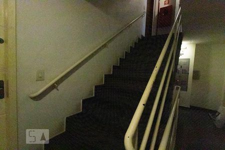 Apartamento à venda com 32m², 2 quartos e 1 vaga Apartamento à venda com 32m², 2 quartos e 1 vagaEscada de acesso ao apartamento