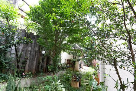 Apartamento à venda com 32m², 2 quartos e 1 vaga Apartamento à venda com 32m², 2 quartos e 1 vagaÁrea comum - área verde