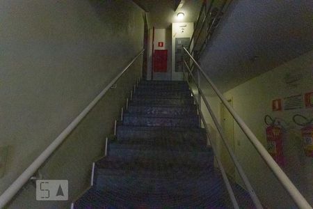 Apartamento à venda com 32m², 2 quartos e 1 vaga Apartamento à venda com 32m², 2 quartos e 1 vagaEscada de acesso ao apartamento