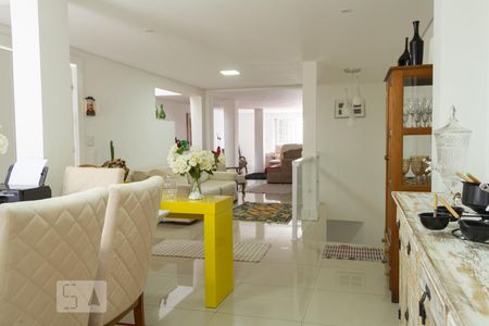 Sala de casa à venda com 3 quartos, 240m² em Vila Anglo Brasileira, São Paulo