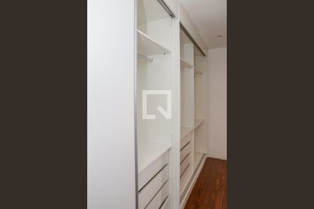 Casa à venda com 390m², 3 quartos e 3 vagasSuíte 1