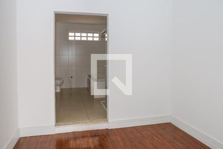Casa à venda com 390m², 3 quartos e 3 vagasBanheiro da Suíte 1