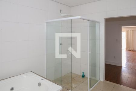 Casa à venda com 390m², 3 quartos e 3 vagasBanheiro da Suíte 1