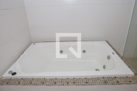 Casa à venda com 390m², 3 quartos e 3 vagasBanheiro da Suíte 1