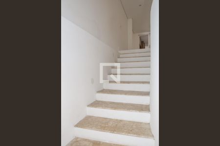 Casa à venda com 390m², 3 quartos e 3 vagasEscada