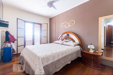 Casa à venda com 258m², 4 quartos e 5 vagasSuíte 2