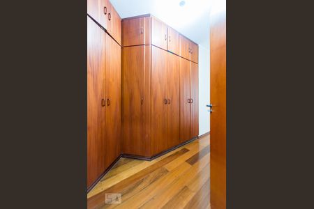 Casa à venda com 258m², 4 quartos e 5 vagasSuíte 2