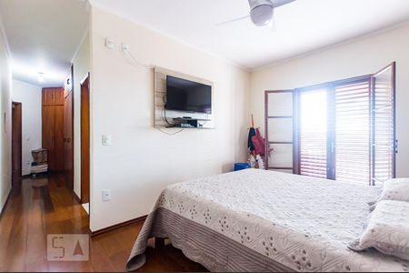 Casa à venda com 258m², 4 quartos e 5 vagasSuíte 2