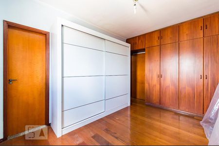 Casa à venda com 258m², 4 quartos e 5 vagasSuíte 1