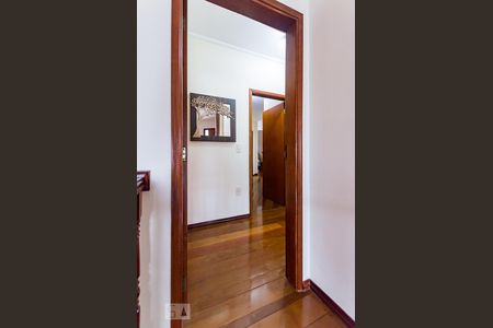 Casa à venda com 258m², 4 quartos e 5 vagasCorredor