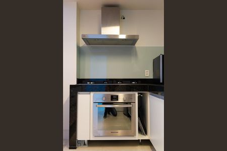 Cozinha de casa de condomínio para alugar com 2 quartos, 160m² em Vila Gumercindo, São Paulo