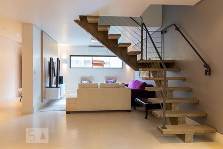 Sala de casa de condomínio para alugar com 2 quartos, 160m² em Vila Gumercindo, São Paulo