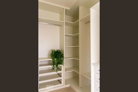 Casa de condomínio para alugar com 160m², 2 quartos e 1 vaga Casa de condomínio para alugar com 160m², 2 quartos e 1 vagaCloset