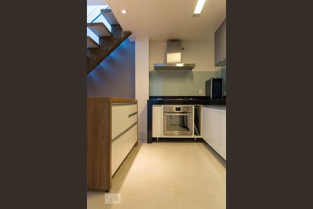 Cozinha de casa de condomínio para alugar com 2 quartos, 160m² em Vila Gumercindo, São Paulo