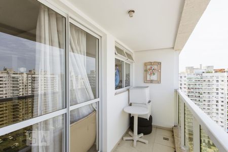 Varanda Sala (Primeiro Andar) de apartamento para alugar com 3 quartos, 127m² em Jacarepaguá, Rio de Janeiro