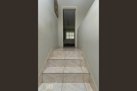 Casa à venda com 100m², 3 quartos e 2 vagasEscada