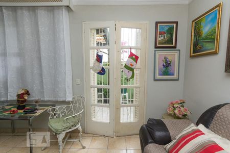 Janela da sala de casa à venda com 3 quartos, 100m² em Vila Paulista, São Paulo