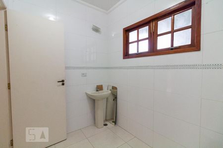 Casa à venda com 166m², 4 quartos e 2 vagasBanheiro social