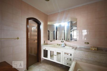 Casa à venda com 350m², 4 quartos e 4 vagas Casa à venda com 350m², 4 quartos e 4 vagasBanheiro Suíte 3