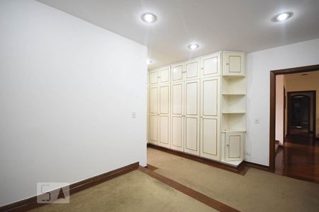 Casa à venda com 350m², 4 quartos e 4 vagas Casa à venda com 350m², 4 quartos e 4 vagasSuíte 2