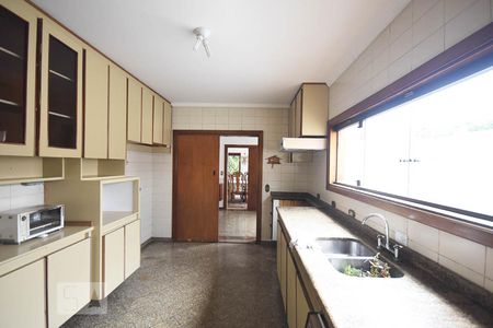 Casa à venda com 350m², 4 quartos e 4 vagas Casa à venda com 350m², 4 quartos e 4 vagasCozinha