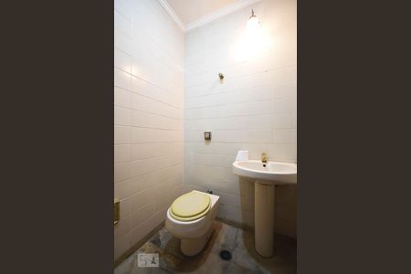 Casa à venda com 350m², 4 quartos e 4 vagas Casa à venda com 350m², 4 quartos e 4 vagasLavabo1