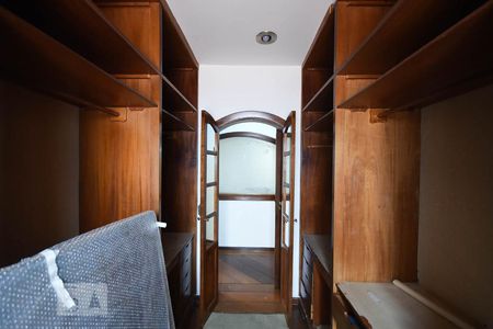 Casa à venda com 350m², 4 quartos e 4 vagas Casa à venda com 350m², 4 quartos e 4 vagasArmário da Suíte 3