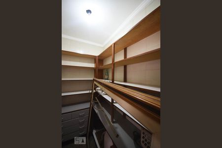 Casa à venda com 350m², 4 quartos e 4 vagas Casa à venda com 350m², 4 quartos e 4 vagasDespensa