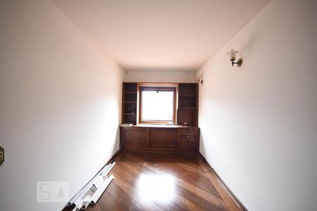 Casa à venda com 350m², 4 quartos e 4 vagas Casa à venda com 350m², 4 quartos e 4 vagasEscritório 2