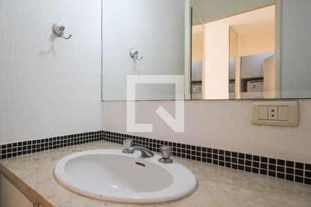 Lavabo de apartamento para alugar com 3 quartos, 130m² em Itaim Bibi, São Paulo