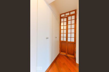 Corredor de apartamento à venda com 3 quartos, 134m² em Jardim das Bandeiras, São Paulo