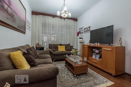 Casa para alugar com 250m², 4 quartos e 2 vagasSala