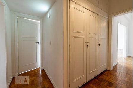 Apartamento para alugar com 166m², 4 quartos e 1 vaga Apartamento para alugar com 166m², 4 quartos e 1 vagaCorredor