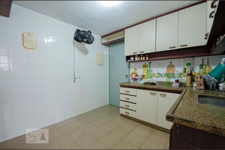 Apartamento à venda com 121m², 3 quartos e 2 vagasCozinha