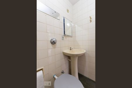 Banheiro de apartamento para alugar com 1 quarto, 50m² em Centro, Niterói